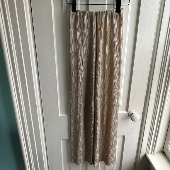 & Other Stories Plissé Pleated Fitted Trousers - Picture 2 of 7